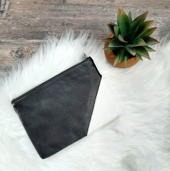 J. Crew Handbags - 💥Host Pick💥J.Crew genuine leather clutch